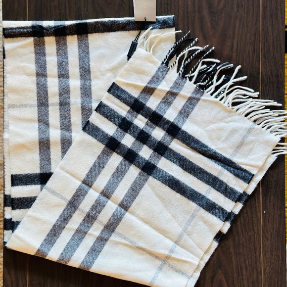 Burberry Cashmere Scarf - Picture 1 of 4